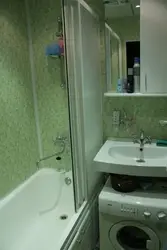 Панельдері бар Хрущев ваннасының фотосы
