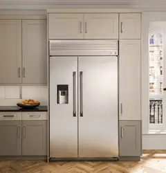 Двухстворчатый холодильник в интерьере кухни