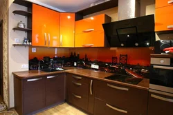 Кухня оранжево черная в интерьере фото
