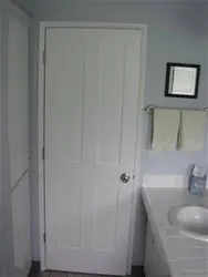 Як паставіць дзверы ў ванным фота