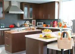 Светло коричневый цвет с каким цветом сочетается в интерьере кухни