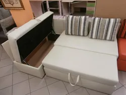 Интерьерде ұйықтайтын орыны бар бұрыштық диван