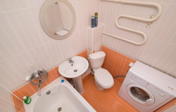 Bir paltaryuyan maşın ilə 4 kvadrat metr birləşdirilmiş vanna otağı və tualetin dizaynı