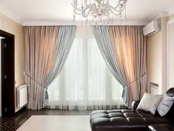 Светлые шторы в интерьере гостиной