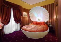 Круглы ложак у інтэр'еры спальні