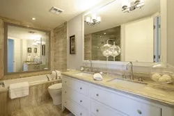 Дизайн ванной комнаты с зеркалом на всю стену