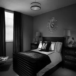 Інтэр'ер цёмнай спальні з белымі шпалерамі