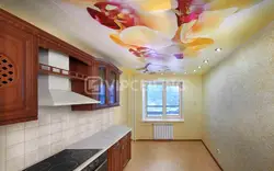 Photo of suspended ceilings with flowers in the kitchen