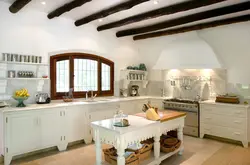 Дизайн кухни с деревянными балками