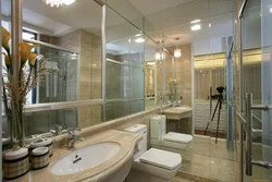 Ванная комната с зеркалом на всю стену фото
