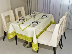 Современная скатерть на столе кухни фото