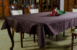 Современная скатерть на столе кухни фото