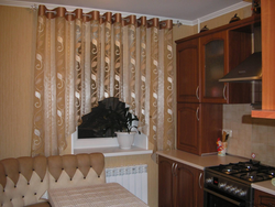 Curtain design for brown kitchen