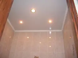 Отделка ванной потолок фото