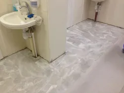 Linoleum in the bathroom design