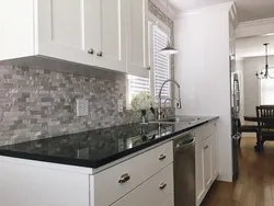 Countertop and backsplash design for a gray kitchen