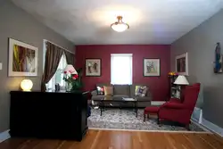 Burgundy wallpaper in the living room interior