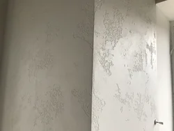 Koridorning ichki qismidagi dekorativ gips dunyo xaritasi fotosurati