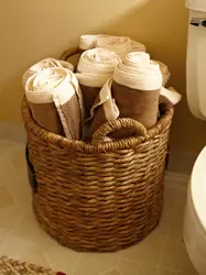 Плетеные корзины в интерьере ванной