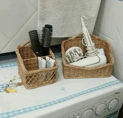 Плетеные корзины в интерьере ванной