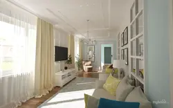 Дизайн узкой гостиной с окном