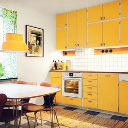 Желтые обои на кухне в интерьере фото