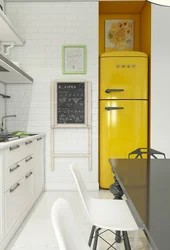 Цвет холодильника в интерьере кухни фото