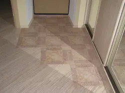 Mətbəxdə və koridorda fotoşəkildə linoleum