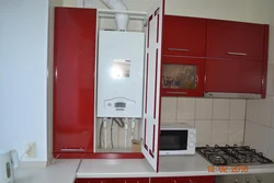 Дызайн кухні з газавым катлом фота і халадзільнікам