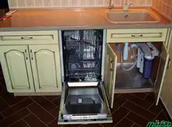 How to place a dishwasher in a small kitchen photo