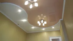 Фото потолка натяжного комбинированного с гипсокартоном на кухне