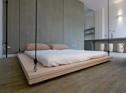 Парящая кровать в интерьере спальни