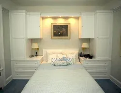 Дизайн спальни со шкафами по бокам