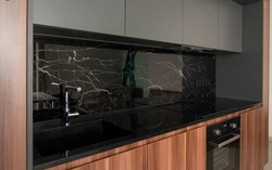 Countertop ошхона ва пешдоман сиёҳ ранги акс