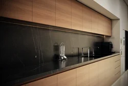 Кухня столешница и фартук черный цвет фото