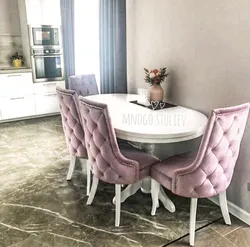What tables and chairs are now in fashion for the kitchen photo