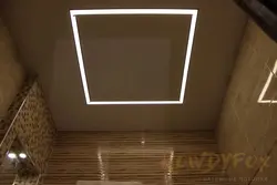 Световые линии на натяжном потолке в ванной комнате фото