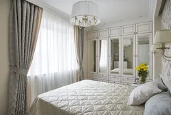 Дизайн штор для спальни с белой мебелью