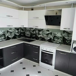 Кухонны гарнітур чорна белы кутняй для маленькай кухні фота