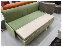 Ұйықтайтын орынның фотосуреті бар ас үйге арналған шағын жиналмалы диван