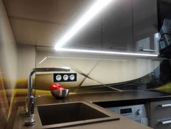 Подсветка Для Кухни Под Шкафы Светодиодная Фото В Интерьере Кухни