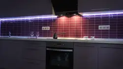 Падсветка для кухні пад шафы святлодыёдная фота ў інтэр'еры кухні