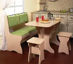 Кухонны стол і куток для маленькай кухні фота