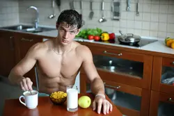 Фото на кухне мужчина