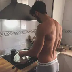 Фота на кухні мужчына
