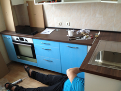 Installation of furniture in the kitchen photo