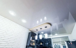 Фото натяжных потолков на кухне глянец