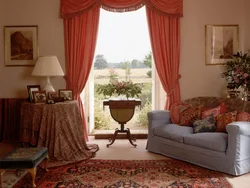 Мебель и шторы в интерьере гостиной