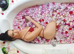 Beautiful photo bath in roses