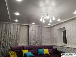 Ceiling in the living room single-level design
